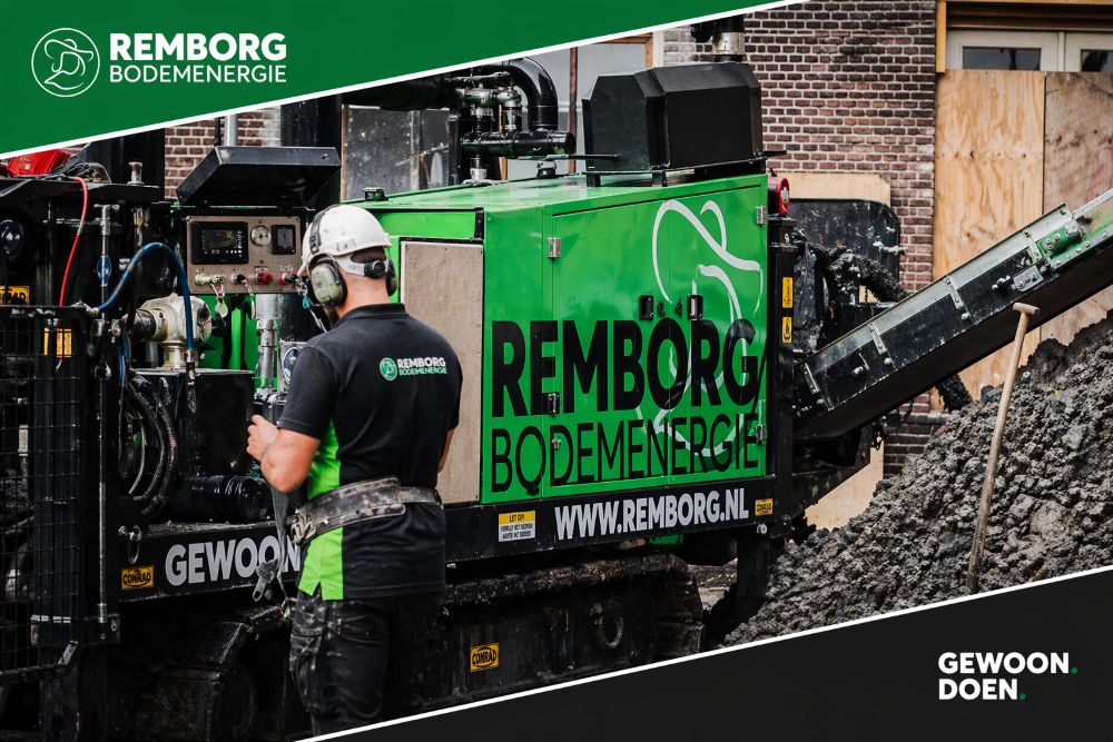 Boormeester van Remborg Bodemenergie aan het werk tijdens de aanleg van een gesloten bodemenergiesysteem